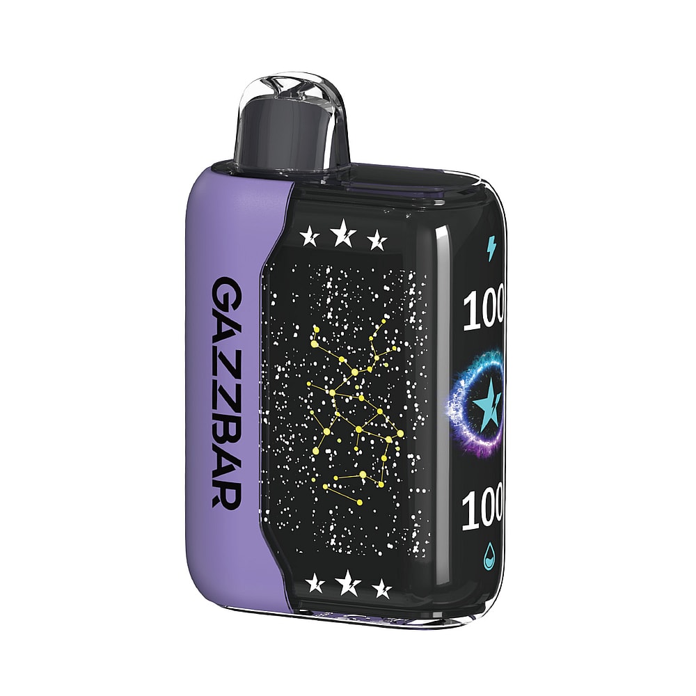 Un dispositivo per svapare elegante e rettangolare con il marchio "GAZZBAR" su un pannello laterale viola, una parte anteriore nera raffigurante un cielo stellato con costellazioni e indicatori per i livelli della batteria e del liquido sulla destra.