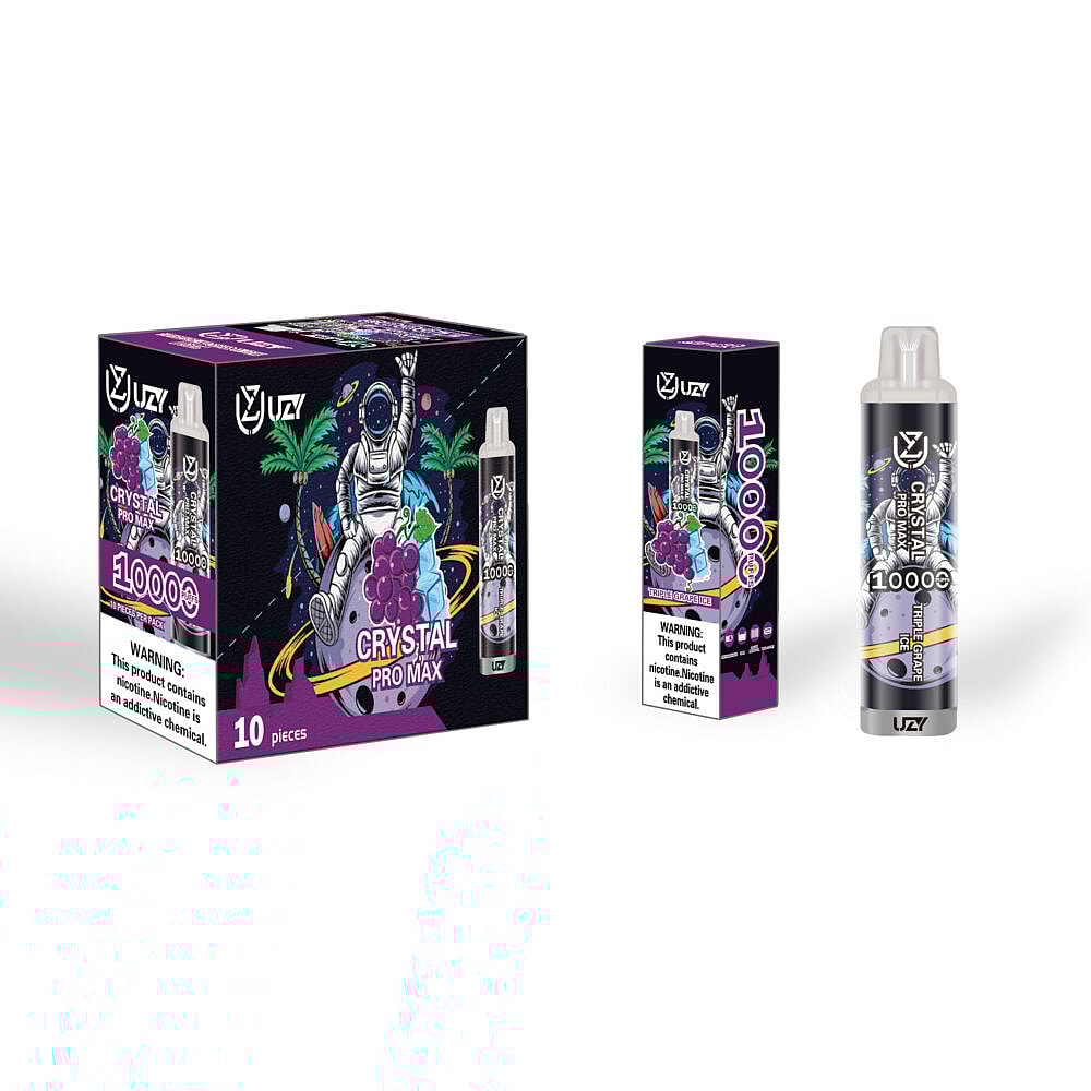 Ein Vape-Gerät und eine Verpackung mit einem Weltraum-Design mit einem Astronauten, der eine Weintraube hält, der Aufschrift „Crystal Pro Max“ mit „10.000“ Zügen, „Trauben“-Geschmack und einer Nikotinwarnung.