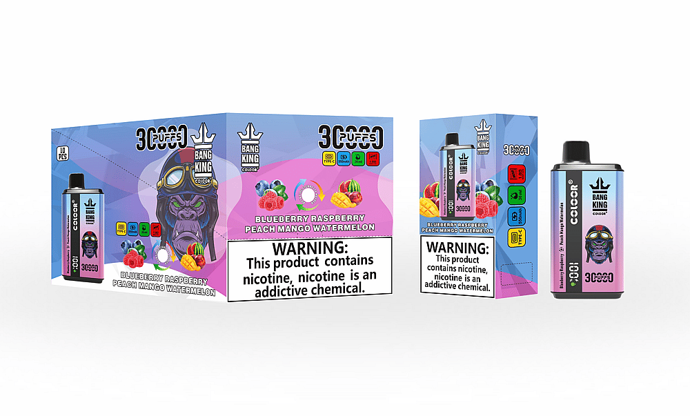 El empaque del vaporizador desechable Bang King presenta un gráfico colorido de un gorila y sabores como arándano, frambuesa, melocotón, mango y sandía. El empaque incluye una etiqueta de advertencia sobre la nicotina.