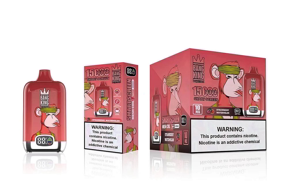 Un dispositivo de vapeo rojo con el logotipo de un mono de dibujos animados, etiquetado como "Bang King", con 15.000 bocanadas, pantalla inteligente y nicotina 8%, junto con su empaque que muestra detalles similares y una advertencia sobre la nicotina.