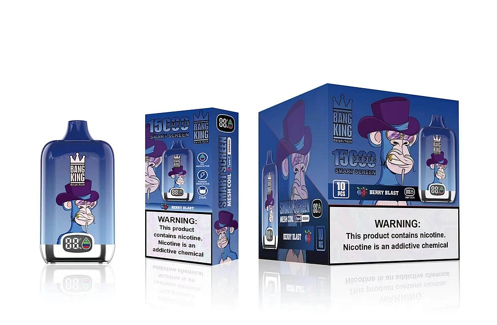 Un dispositivo de vapeo azul etiquetado como "Bang King" con un mono de dibujos animados que usa un sombrero morado, junto con un empaque que muestra "15.000 bocanadas", "pantalla inteligente" y una advertencia sobre la nicotina.
