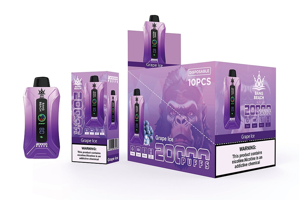 Una sigaretta elettronica usa e getta viola con l'etichetta "Bang Beach Grape Ice", con capacità di 20.000 boccate, un display digitale e l'illustrazione di un gorilla sulla confezione.