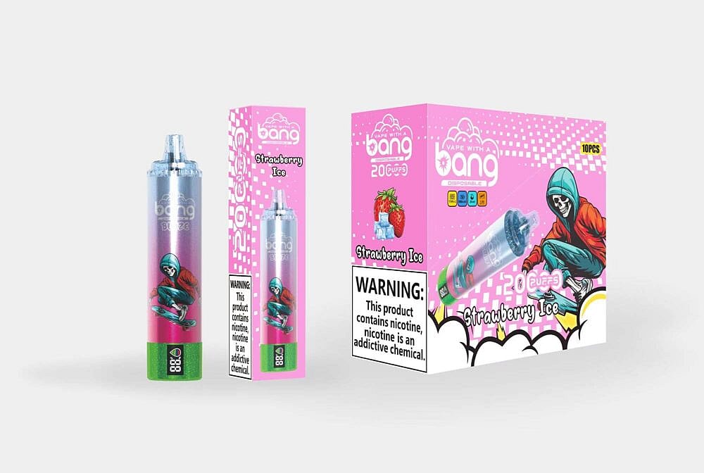Verpackung für den Einweg-Vaporizer von Bang mit Erdbeereisgeschmack, bestehend aus einem Vape-Pen mit Farbverlauf und einer Skelettfigur auf einem Skateboard, rosafarbenen Boxdesigns mit Erdbeer- und Eisbildern sowie einem Warnhinweis zu Nikotin.