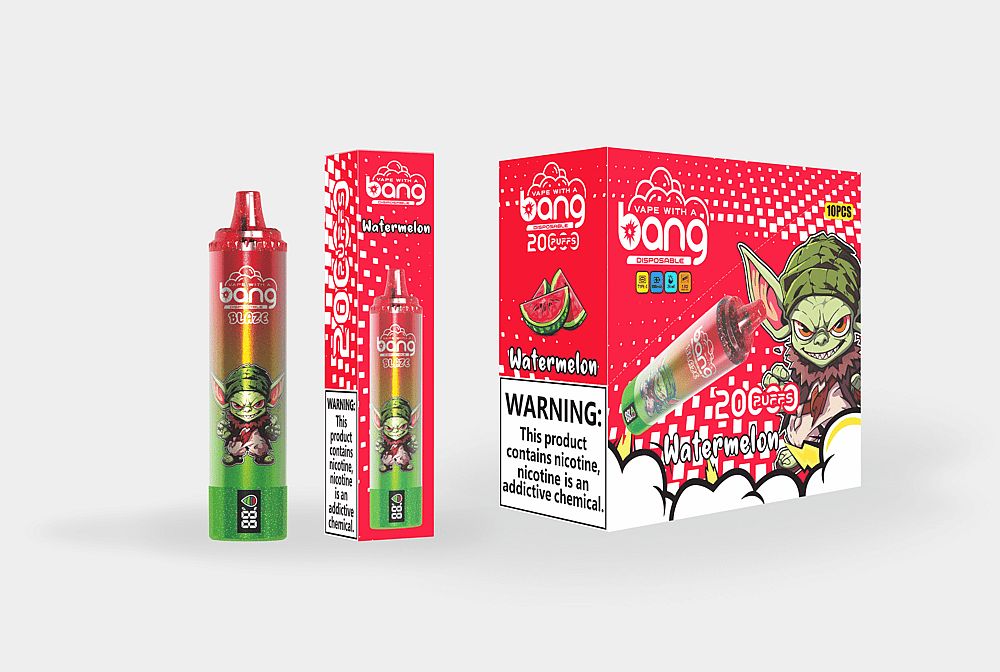 Diseño de empaque para vaporizador desechable "Bang" con sabor a sandía, que presenta un dispositivo de vaporizador rojo y verde, un empaque rojo a juego y un personaje de duende de dibujos animados junto con gráficos de sandía.