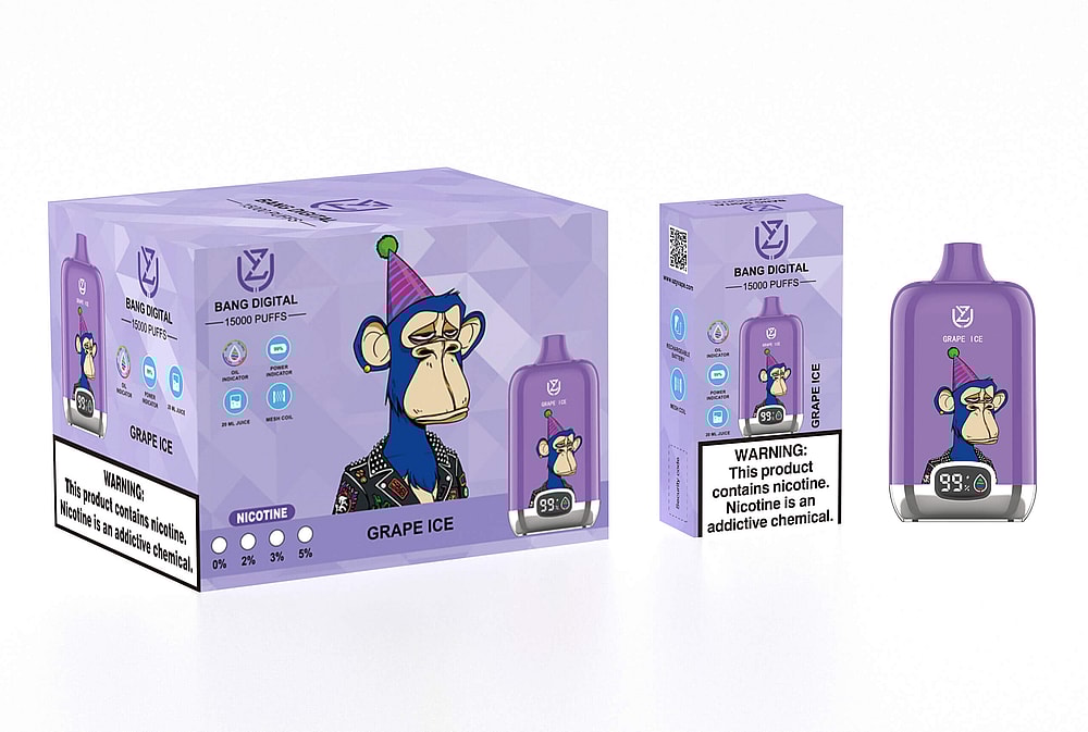 Confezione per lo svapo "Bang Digital Grape Ice" raffigurante una scimmia dei cartoni animati che indossa un cappello da festa. La scatola evidenzia caratteristiche come 15.000 tiri, opzioni di contenuto di nicotina e un display digitale. È presente anche un avviso di nicotina.