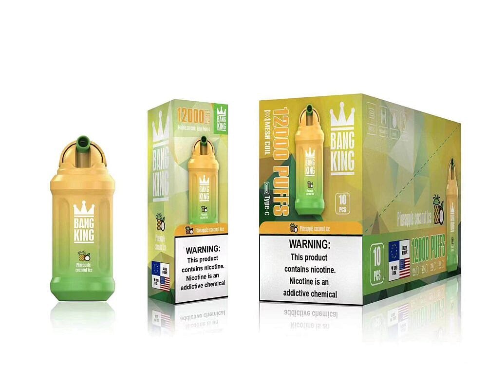 Bang King Einweg-Vape-Gerät und Verpackung mit Ananas-Kokos-Eis-Geschmack und einem Warnhinweis, dass das Produkt Nikotin enthält. Das Gerät verspricht 12.000 Züge und verwendet ein Typ-C-Ladegerät.