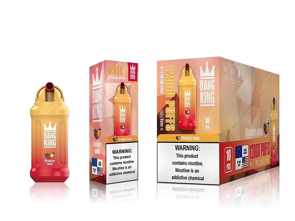 Einweg-Vape-Gerät von Bang King mit Erdbeer-Mango-Geschmack, für 12.000 Züge, mit Farbverlauf in Gold und Rot, zusammen mit der Verpackung und einer Schachtel mit 10 Stück, mit einem Warnhinweis zu Nikotin.