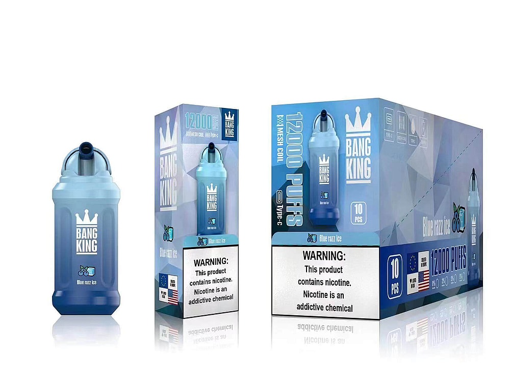 Svapo Bang King Blue Razz Ice con 12.000 boccate, bobina a rete e ricarica Type-C, mostrato con la confezione che riporta l'avvertenza sulla nicotina.