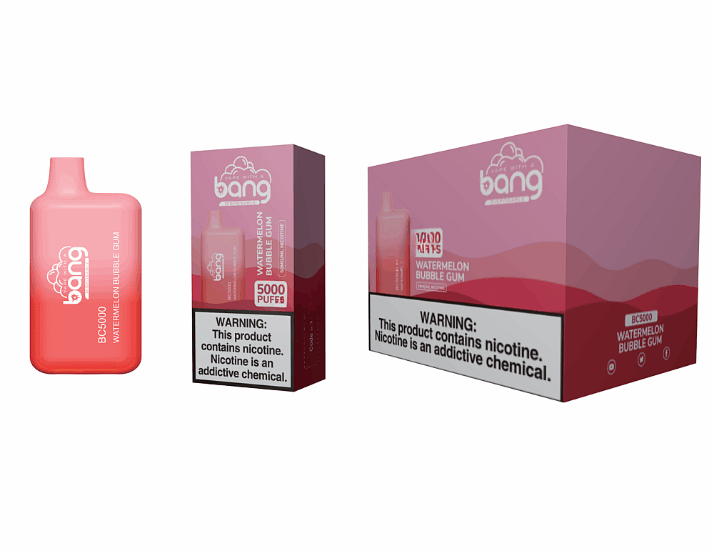Um vape descartável rosa com o rótulo "Bang BC5000 Watermelon Bubble Gum" ao lado da embalagem e uma caixa de exposição maior, ambos com o mesmo design e um aviso de nicotina.