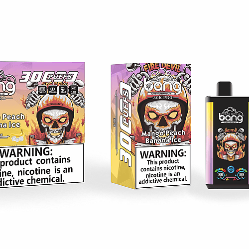 Confezione di un prodotto per svapare denominato "Bang 30K Pro" con un teschio raffigurante il "diavolo di fuoco", al gusto "Mango Pesca Banana Ghiaccio", e un'avvertenza sanitaria relativa alla dipendenza da nicotina.