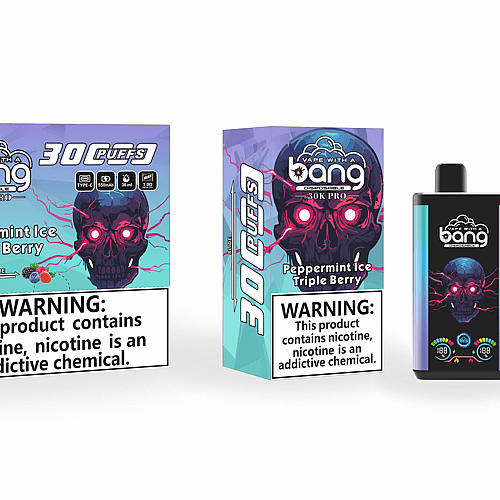 Confezione e immagine del prodotto della sigaretta elettronica usa e getta Bang 30K PRO al gusto Peppermint Ice Triple Berry, caratterizzata da un teschio stilizzato con occhi rossi luminosi, la scritta "30 PUFFS" in evidenza e un'etichetta di avvertenza sulla nicotina.