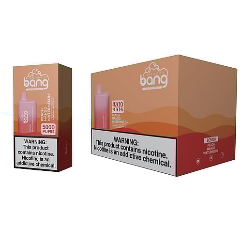 Dispositivo per svapo monouso Bang BC5000 al gusto di pesca, mango e anguria, capacità di 5000 boccate e confezione con avvertenza sulla dipendenza da nicotina.