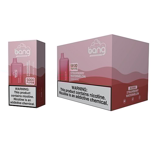 Un dispositivo per svapare rosa con l'etichetta "Bang BC5000 Strawberry Watermelon" accanto alla confezione abbinata, che riporta anche il sapore e la dicitura "5000 PUFFS". La confezione include un'avvertenza sulla nicotina.