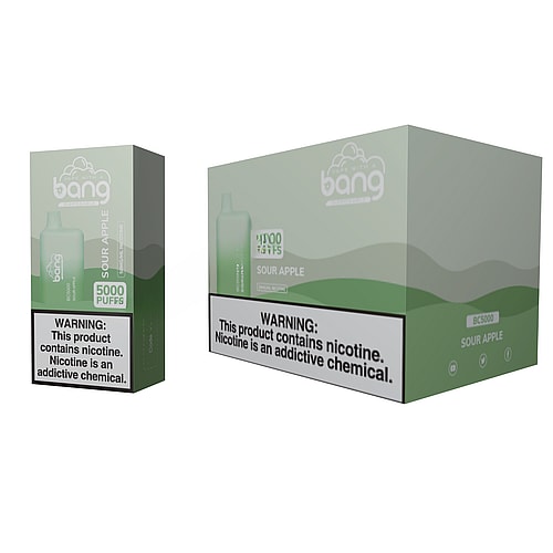 Un dispositivo per svapare Bang BC5000 Sour Apple verde accanto alla sua confezione e alla scatola, con un'etichetta di avvertenza sulla nicotina.