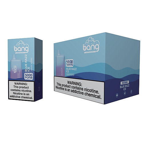 Dispositivo per svapare Bang BC5000 Blue Razz Ice e confezione con un'etichetta di avvertenza che indica che il prodotto contiene nicotina, una sostanza chimica che crea dipendenza.