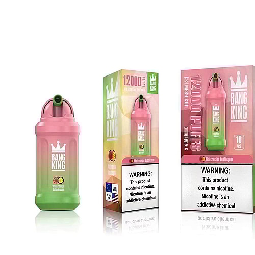 Dispositivo per svapare Bang King Watermelon Bubblegum e confezione da 12.000 boccate, ricarica Type-C e un'etichetta di avvertenza che la nicotina è una sostanza chimica che crea dipendenza.