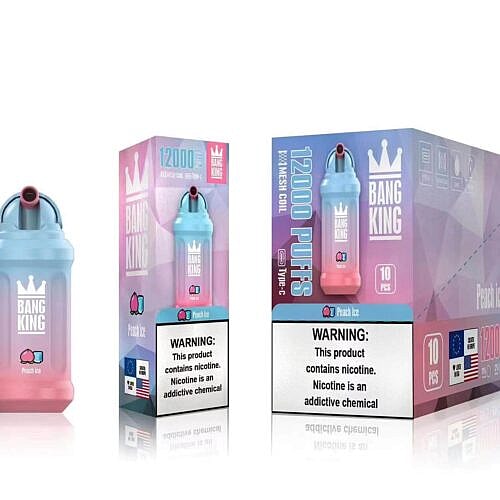 Ein Einweg-Vaporizer mit Farbverlauf in Blau und Pink mit der Aufschrift „Bang King Peach Ice“, auf dessen Verpackung „12.000 Züge“ und eine Nikotinwarnung stehen.