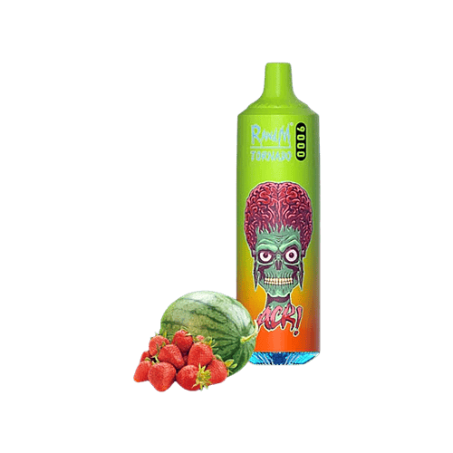 Una sigaretta elettronica usa e getta colorata con la faccia verde di un alieno e la scritta "ACK!" sulla parte anteriore, posizionata accanto a fragole e un'anguria.