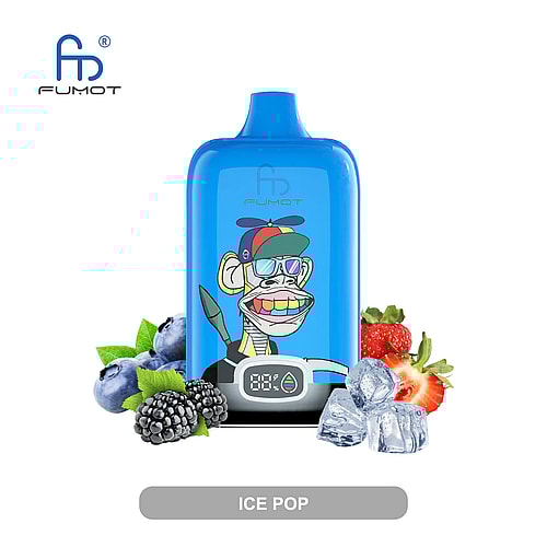 Dispositivo per svapare Blue Fumot raffigurante una scimmia dei cartoni animati che indossa occhiali da sole e un cappello a forma di elica, circondata da fragole, more, mirtilli e cubetti di ghiaccio.