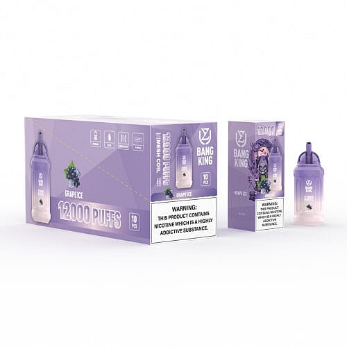 Eine Schachtel und Einzelverpackung der Einweg-E-Zigarette von Bang King mit dem Geschmack „Grape Ice“ im violett-weißen Farbverlaufsdesign mit einem sichtbaren Warnhinweis zur Nikotinsucht.