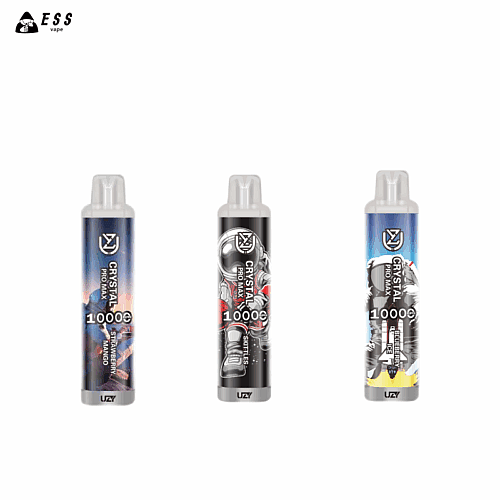Drei zylindrische Einweg-Vaporizer mit einer Kapazität von 10.000 Zügen, in farbenfrohen Designs und mit den folgenden Geschmacksrichtungen beschriftet: „Erdbeer-Mango“, „Skittles“ und „Blaubeereis“.