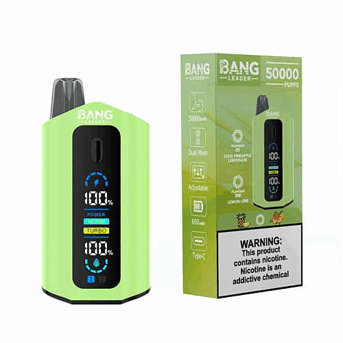 Um dispositivo vape verde com um visor digital que mostra a duração da bateria e os modos de energia, posicionado ao lado da embalagem, que destaca recursos como 50.000 tragadas, tecnologia de malha dupla e sabores como limonada de abacaxi azedo e limão-lima, juntamente com um aviso de nicotina.