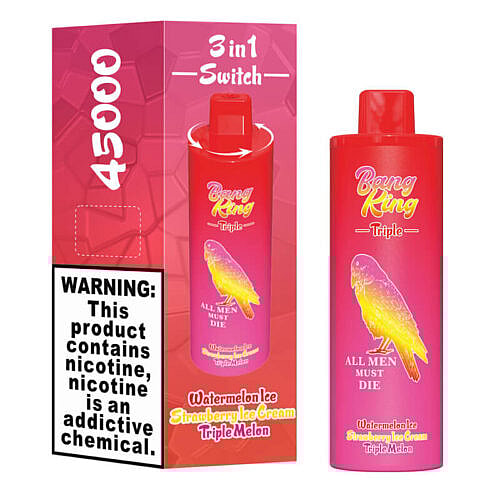 Uma embalagem colorida de produto para vaporizador com a marca 'Bang King Triple', adornada com uma ilustração de um papagaio amarelo e rosa e rotulada com nomes de sabores, incluindo Sorvete de Melancia e Sorvete de Morango, além de um aviso sobre nicotina.