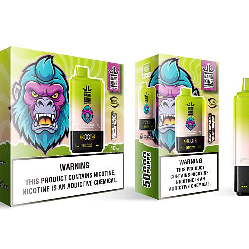 Uma caixa de produto e um dispositivo de vaporização da Bang King com um vibrante desenho de um gorila, destacando os sabores de morango, manga e morango, com um rótulo de advertência sobre o vício da nicotina e uma indicação de 50.000 tragadas.