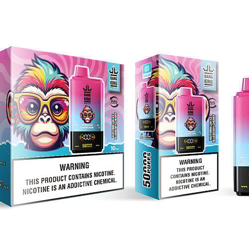 Uma caixa e recipiente coloridos do produto Bang King Vape, com um design vibrante com uma cara de macaco de desenho animado e texto em negrito dizendo "5000 PUFFS" e detalhes de sabor como "Watermelon Ice Blueberry Cherry", além de rótulos de advertência de nicotina bem visíveis.