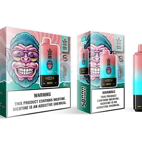 Um design de embalagem colorido para um produto de vaporização chamado "Bang King", apresentando uma ilustração da cabeça de um personagem de desenho animado, com texto em destaque dizendo "5000 PUFFS" e avisos sobre o vício em nicotina, junto com especificações do produto e descrições de sabor como "Blueberry Ice Peach Ice".