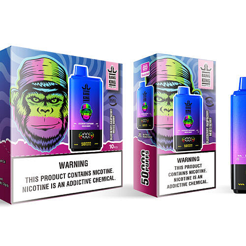 Duas caixas descartáveis para vaporizador Bang King com um colorido desenho de macaco, rotuladas como "Blueberry Raspberry Mixed Berry" e "50.000 Puffs" em um fundo vibrante com rótulos de advertência sobre nicotina.