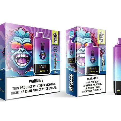 Uma exposição colorida de produtos com duas caixas de canetas vape descartáveis Bang King, cada uma exibindo com destaque uma cabeça de gorila de desenho animado com óculos de sol e rótulos indicando sabores como Blueberry Raspberry e Grape Ice, junto com um aviso sobre o vício em nicotina.