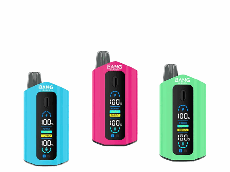 Drei farbenfrohe Vaping-Geräte in Blau, Pink und Grün, jedes zeigt vor einem schlichten weißen Hintergrund einen digitalen Bildschirm mit Batterieprozentsatz und Leistungseinstellungen an.