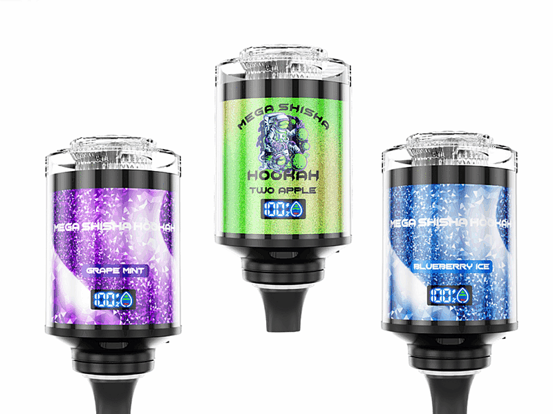 Drei Vape-Kartuschen mit den Aufschriften „Grape Mint“, „Two Apple“ und „Blueberry Ice“ mit farbenfrohen Designs und einer digitalen Anzeige für den Flüssigkeitsstand, angeordnet in einer dreieckigen Formation auf weißem Hintergrund.