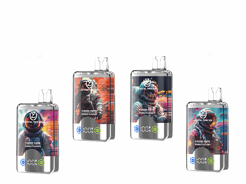 Vier Vape-Geräte mit Astronauten-Designs und Beschriftungen mit den Aufschriften „15.000 Züge“ und „Doppelter Geschmack“ in leuchtenden Farben.