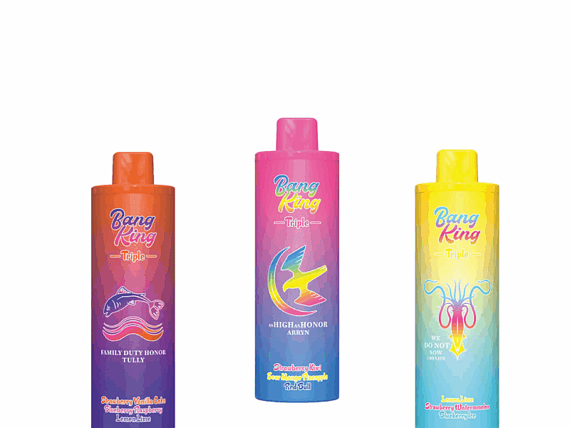 Drei farbenfrohe E-Liquid-Flaschen mit unterschiedlichen Designs: eine braune Flasche mit der Aufschrift „Family Duty Honor Tully“ und der Abbildung eines Fisches, eine rosa Flasche mit der Aufschrift „High Honor Arbyn“ und einer Vogelgrafik und eine gelbe Flasche mit der Aufschrift „We Do Not Sow“ und Tentakeln, jeweils mit lebendigen Farbverlaufshintergründen und Geschmacksbeschreibungen.