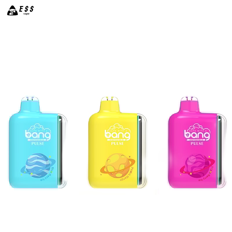 Tres dispositivos de vapeo coloridos etiquetados "bang PULSE" en azul (Blue Razz Ice), amarillo (Peach Mango) y rosa (Lychee Berry Ice) con diseños planetarios en el frente y el logotipo "E$$ vape" en la esquina superior izquierda.