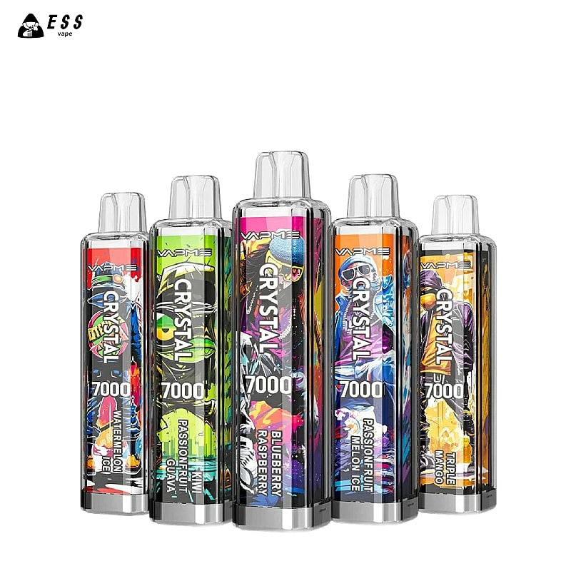 Cinque dispositivi per svapare usa e getta colorati etichettati "VAPME Crystal 7000", ognuno con nomi di gusti diversi, tra cui Watermelon Ice, Passionfruit Guava, Blueberry Raspberry, Passionfruit Melon Ice e Triple Mango.