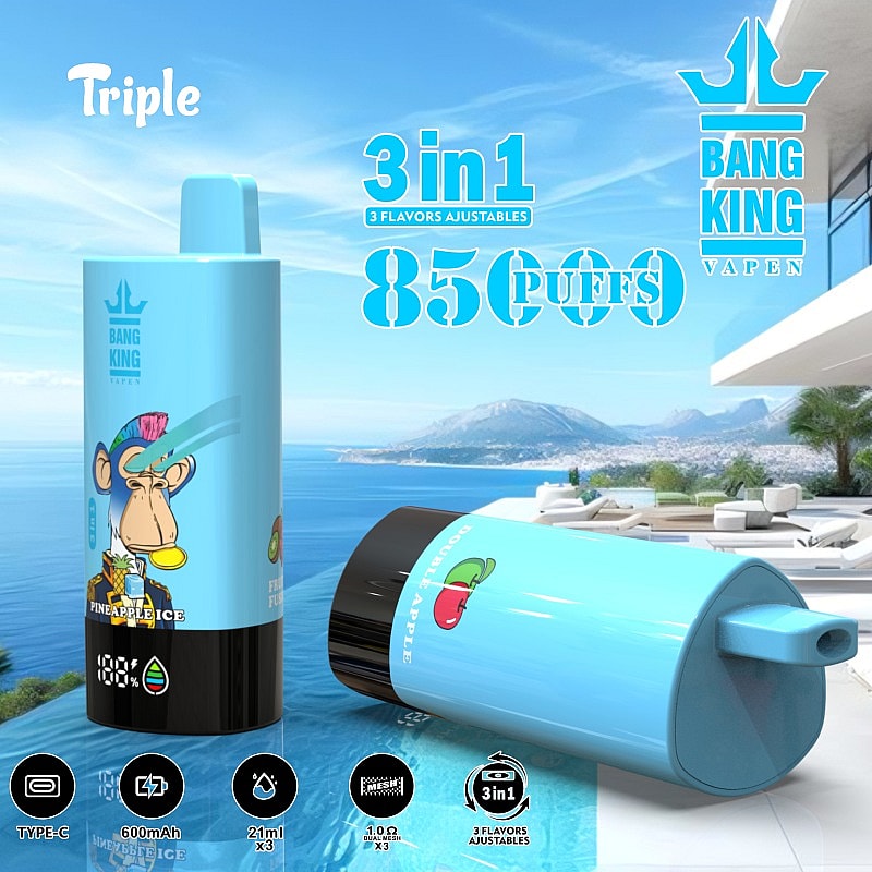 Un dispositivo per svapare 3 in 1 blu e vivace, con aromi regolabili, che mostra in evidenza un disegno di una scimmia e una ciliegia in stile cartoon, sullo sfondo di una lussuosa piscina con le montagne in lontananza.